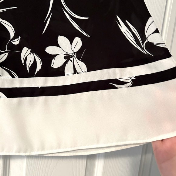 Banana Republic Size XS light floral tank top - Picture 2 of 5